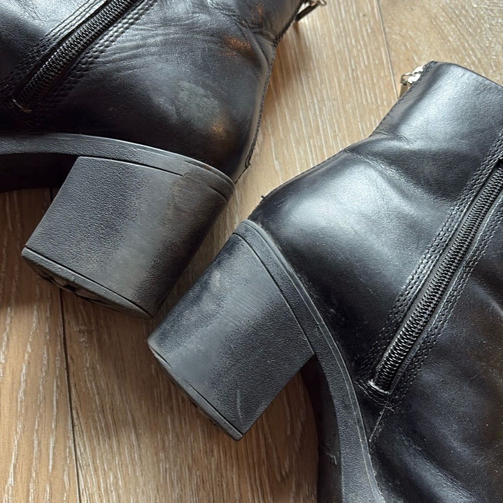 Vagabond Heeled Ankle Boots - Picture 6 of 8